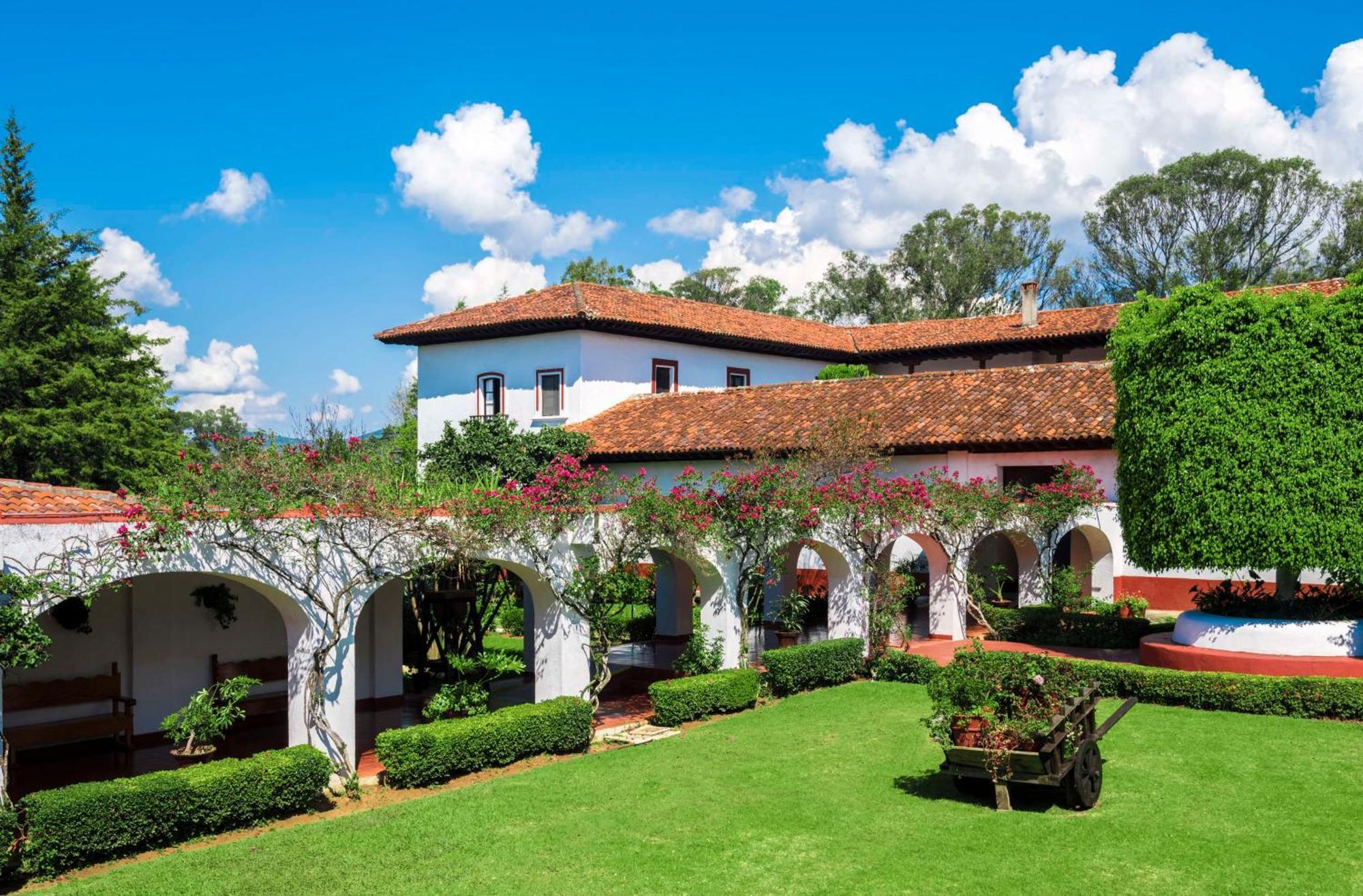 Best Western Plus Posada De Don Vasco Pátzcuaro Dış mekan fotoğraf The Hacienda Santa Barbara