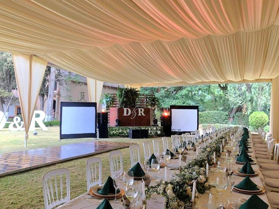 Best Western Plus Posada De Don Vasco Pátzcuaro Dış mekan fotoğraf A wedding reception at the garden of the residence of the Mexican ambassador to the United States