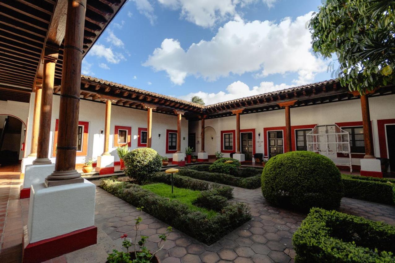 Best Western Plus Posada De Don Vasco Pátzcuaro Dış mekan fotoğraf The patio of the house