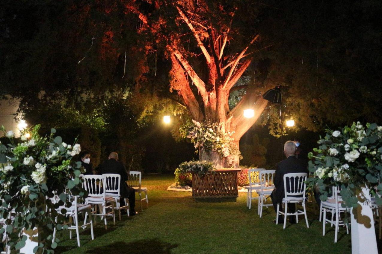 Best Western Plus Posada De Don Vasco Pátzcuaro Dış mekan fotoğraf The gardens at night