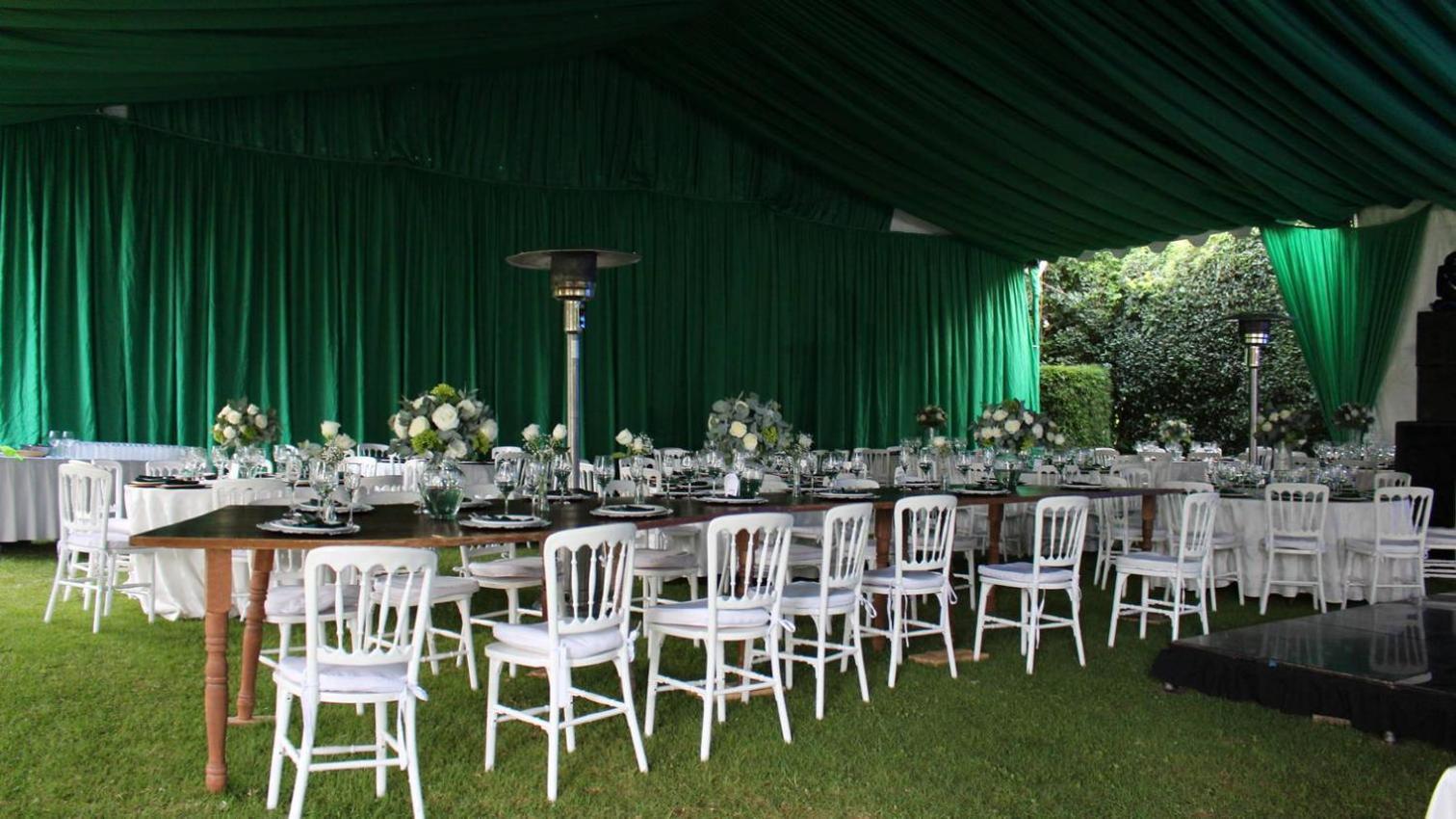 Best Western Plus Posada De Don Vasco Pátzcuaro Dış mekan fotoğraf Marquee at the 2015 Festival of Thrift