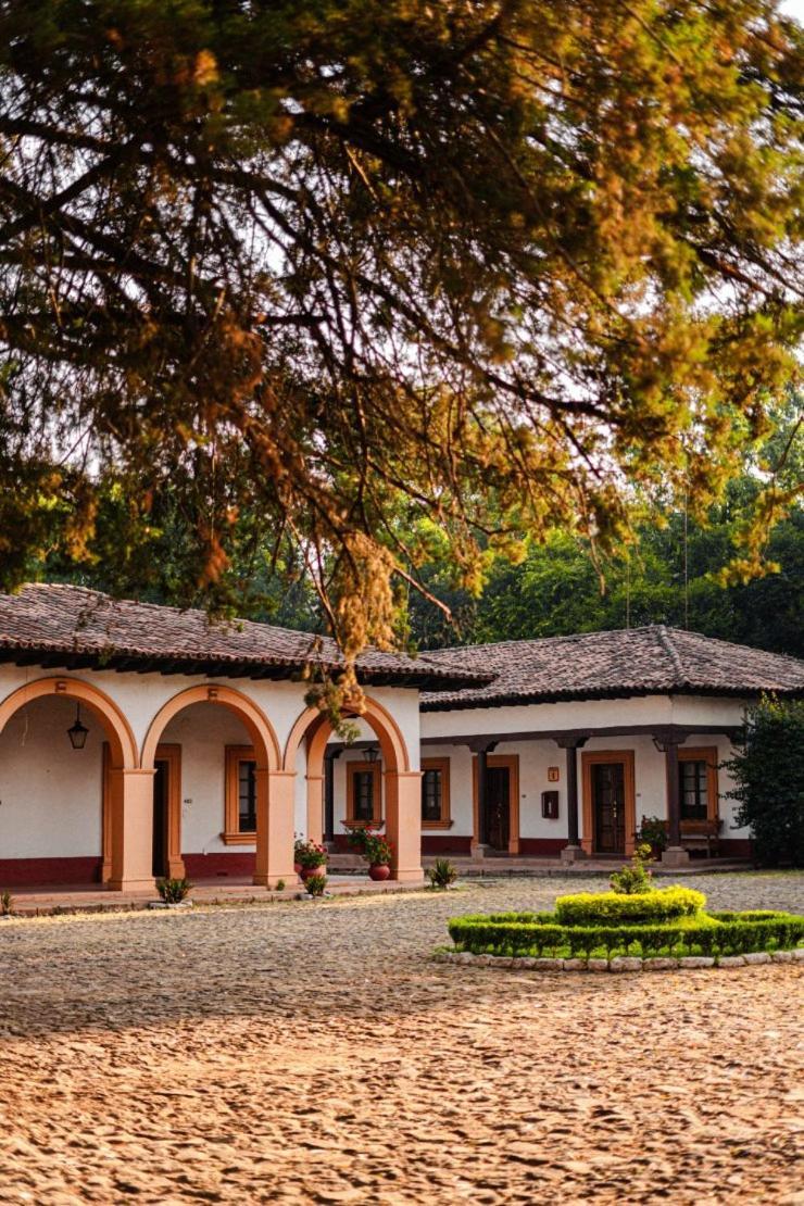 Best Western Plus Posada De Don Vasco Pátzcuaro Dış mekan fotoğraf The house of the writer in the village of Popovac